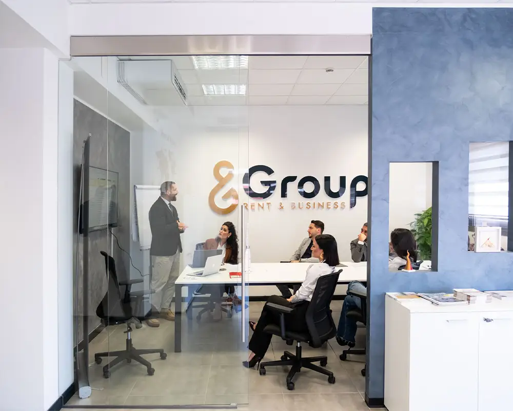 8 Group rent&Business immagine ufficio